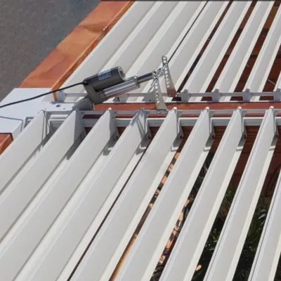 Motorisation SUNDIY : actionnement facile et automatique des lames via télécommande